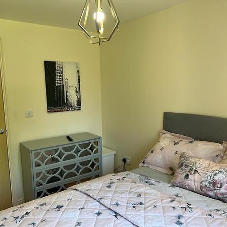 Modern Beautiful Gated Two Bed Apartment Stifford Dış mekan fotoğraf