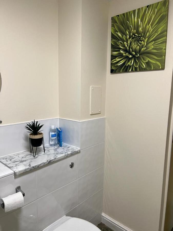 Modern Beautiful Gated Two Bed Apartment Stifford Dış mekan fotoğraf