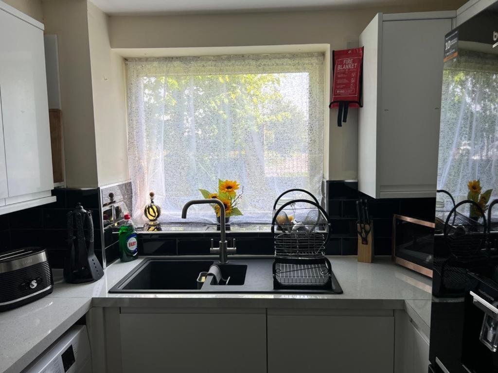 Modern Beautiful Gated Two Bed Apartment Stifford Dış mekan fotoğraf