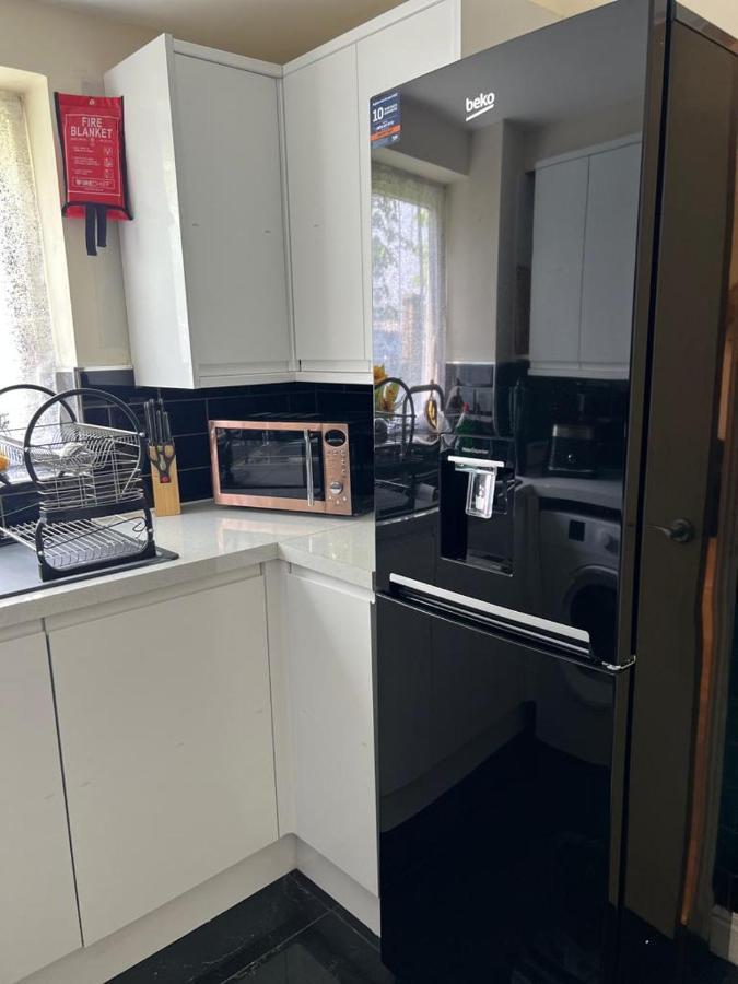 Modern Beautiful Gated Two Bed Apartment Stifford Dış mekan fotoğraf