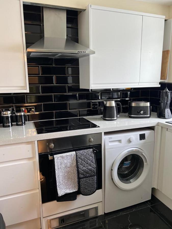 Modern Beautiful Gated Two Bed Apartment Stifford Dış mekan fotoğraf